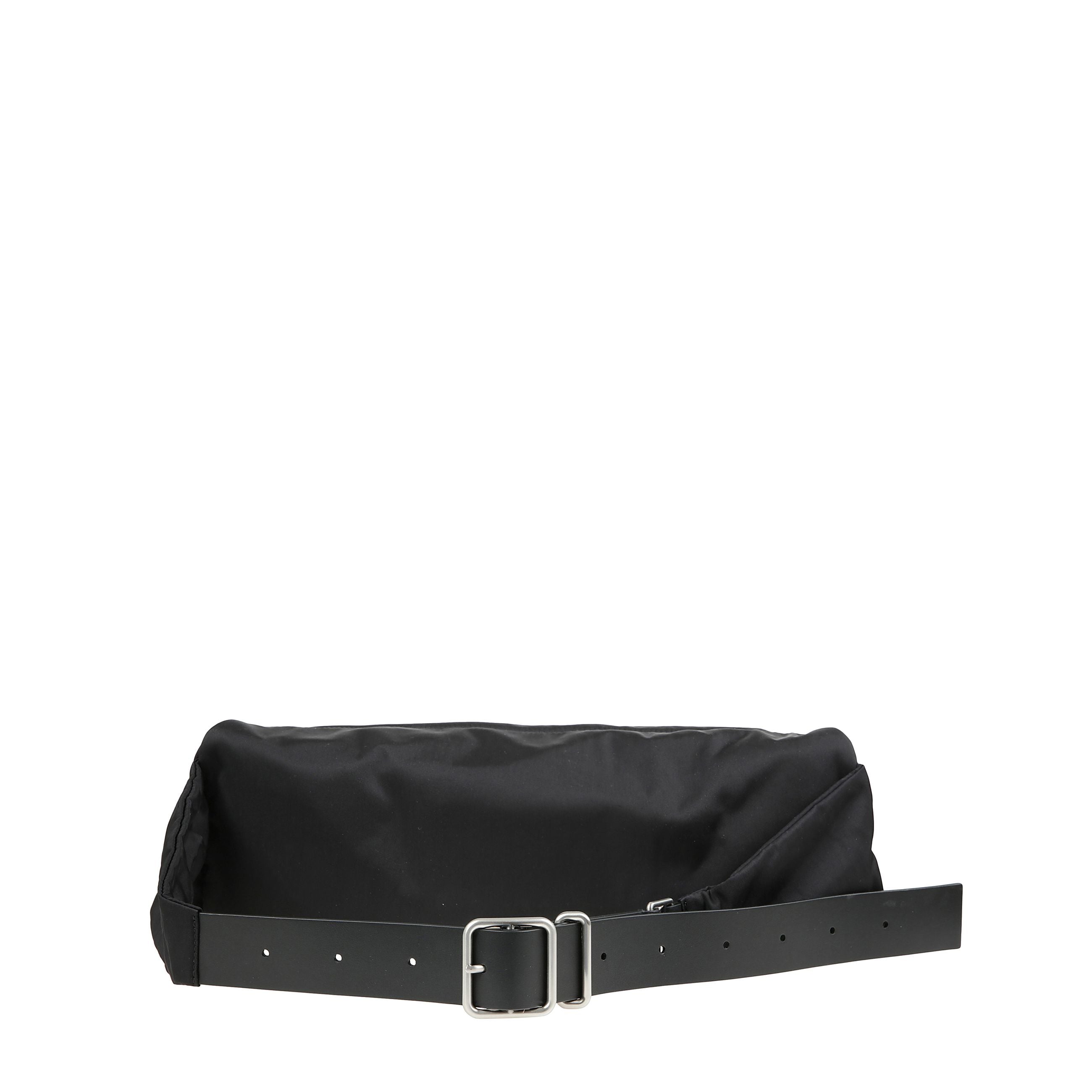 Marsupio con tracolla in pelle e fibbia e tasca frontale esterna.