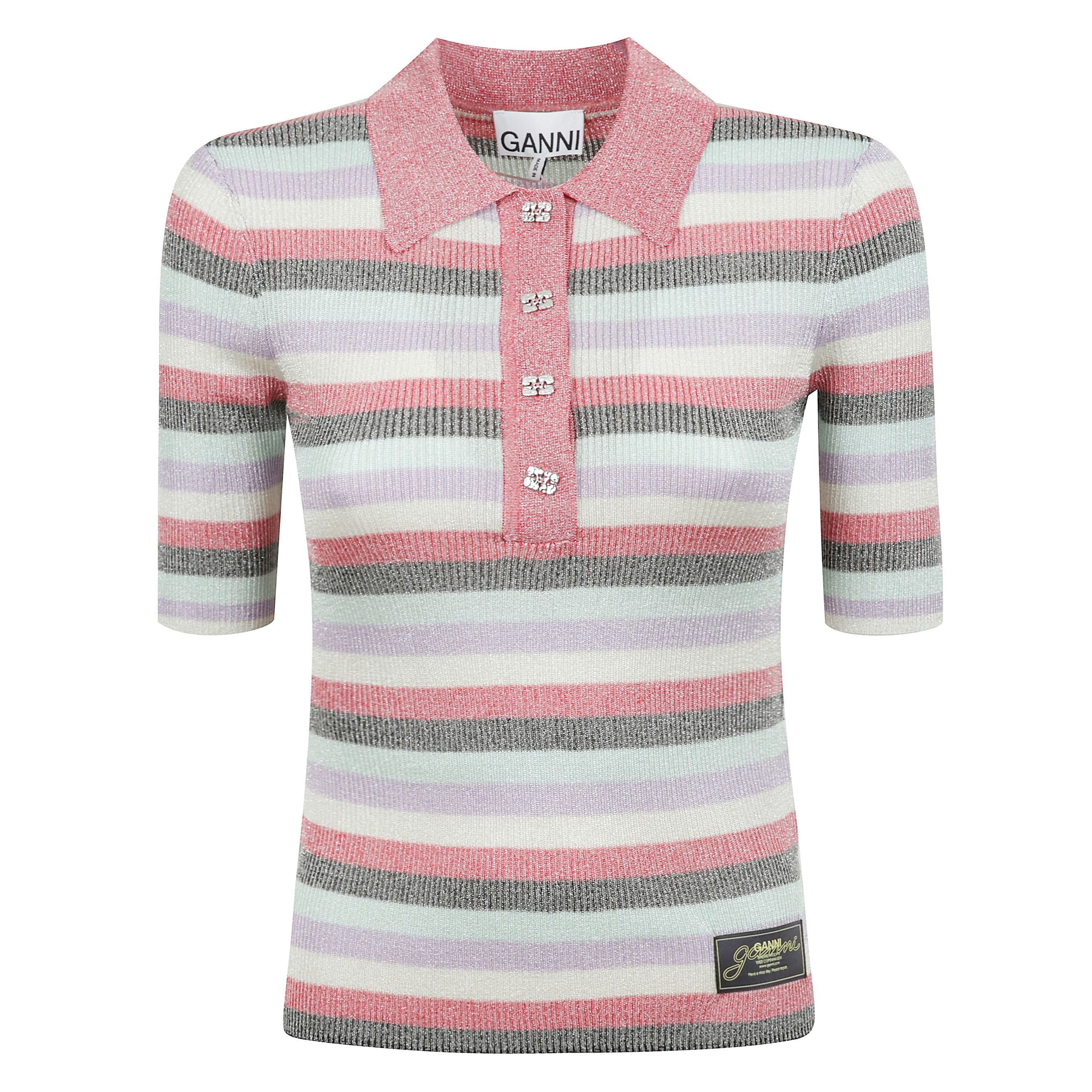Polo a righe rosa con costine scintillanti presenta colletto, chiusura con bottoni sul davanti, maniche corte e una toppa con logo ganni cucita.