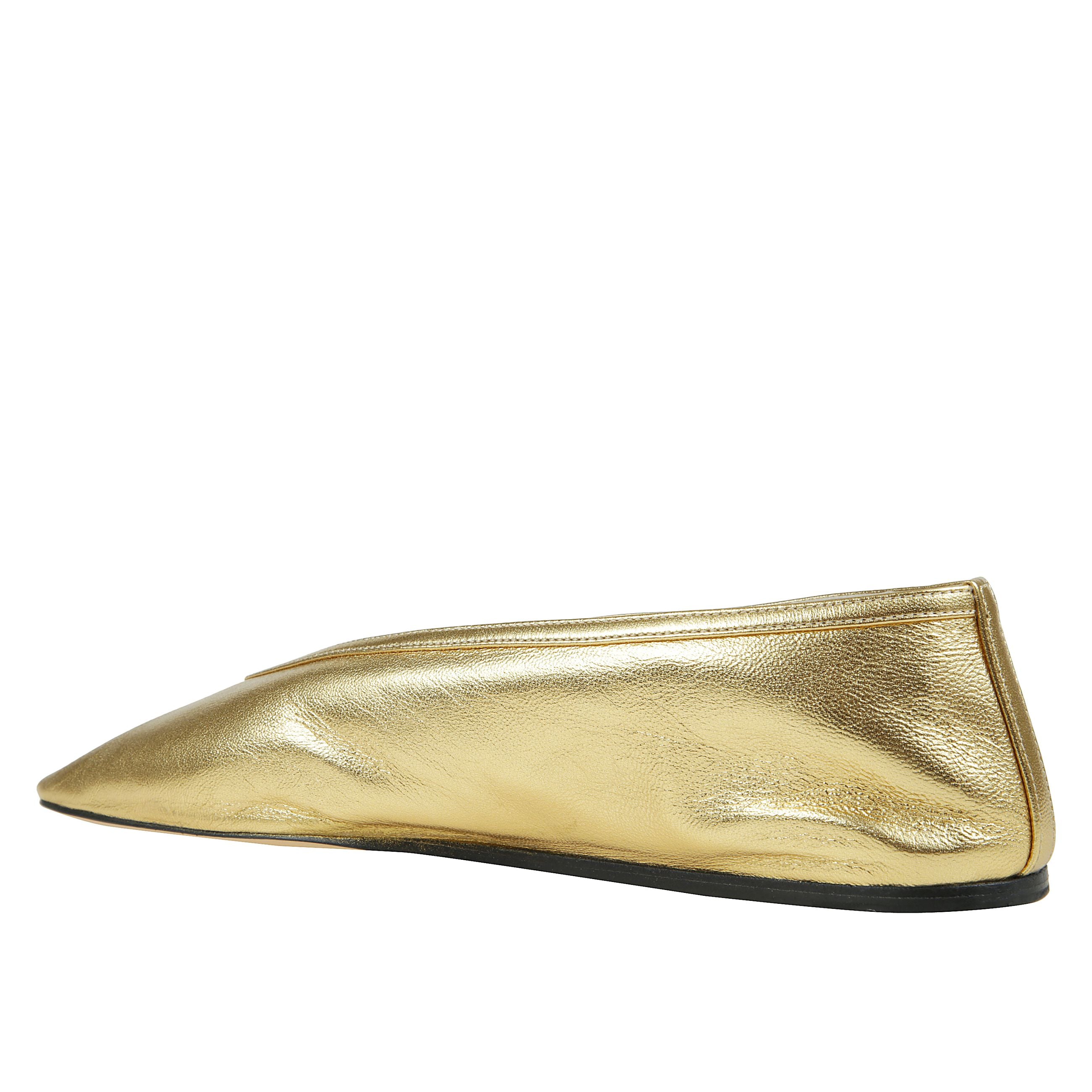 Le ballerine luna in pelle di le monde beryl sono un'interpretazione raffinata ed elegante del classico design. caratterizzate da una suola piatta che assicura comfort e una punta smussata che dona un tocco delicato alla silhouette, queste ballerine sono 