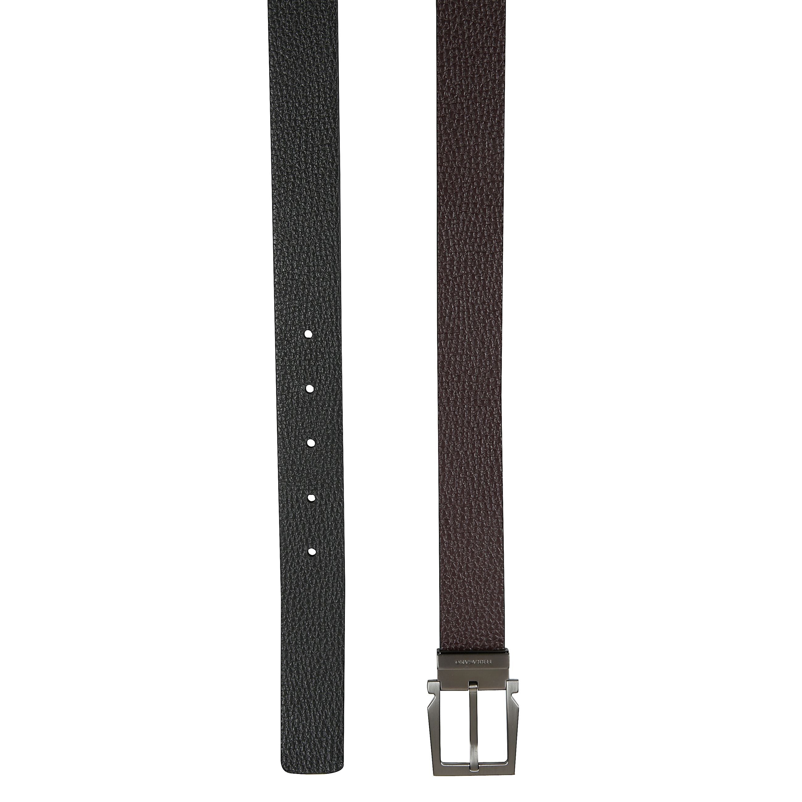 Cintura in capskin con texture naturali granulose. aggiunto un anello di fibbie geometriche e colore grigio rutenio. la lunghezza Ã¨ regolabile.