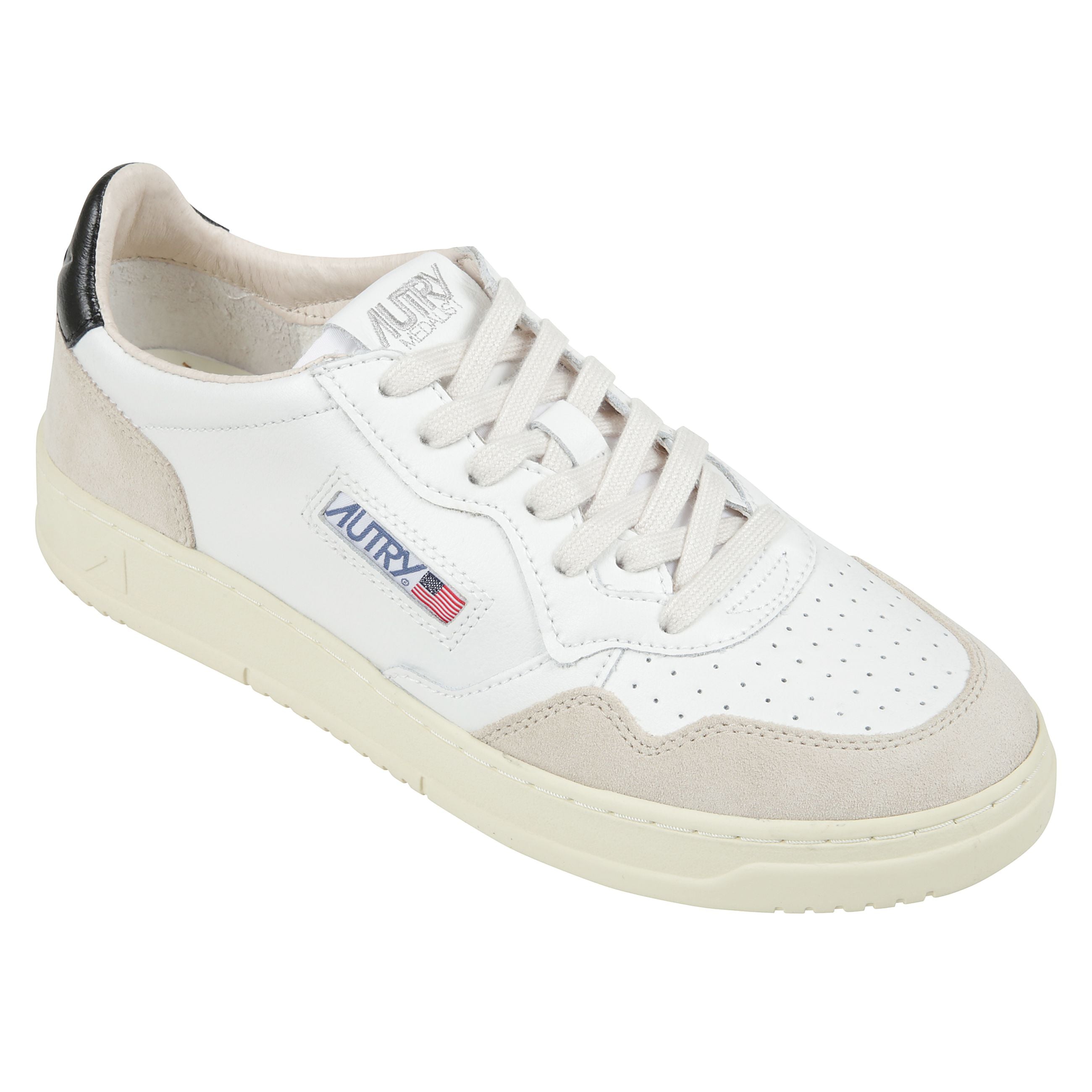 Sneakers con tomaia in pelle con inserti in camoscio e linguetta in tessuto con imbottitura in schiuma e label cucita in tono