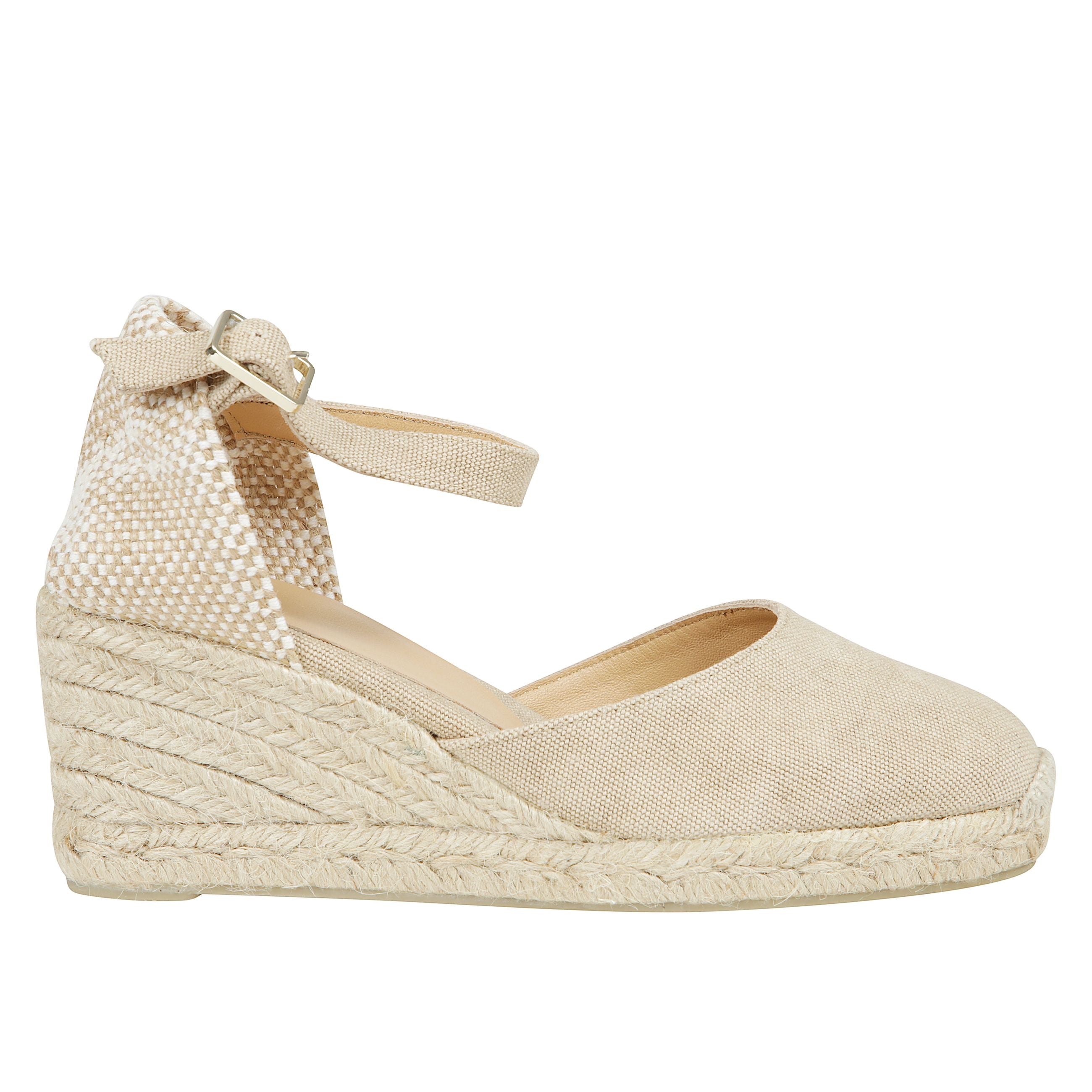 Espadrilla carol in cotone organico lavato con chiusura a cinturino, soletta imbottita e zeppa in juta di 7 cm.