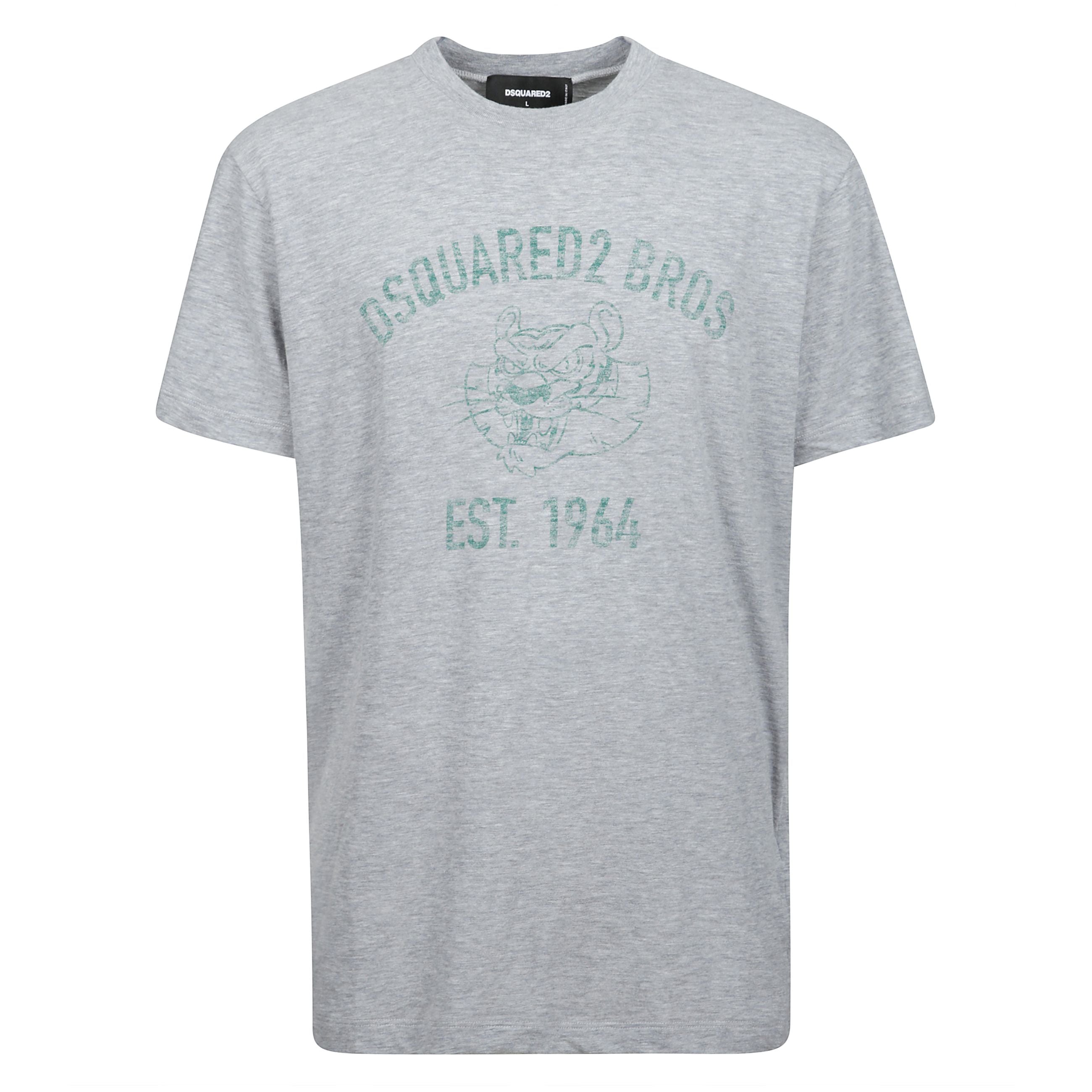 Vi presentiamo una t-shirt stampata del rinomato marchio dsquared2, che incarna lo stile casual moderno in un'edizione esclusiva. realizzato in delicato cotone di alta qualitÃ , assicura un comfort straordinario.
il colore grigio, che forma la base della 