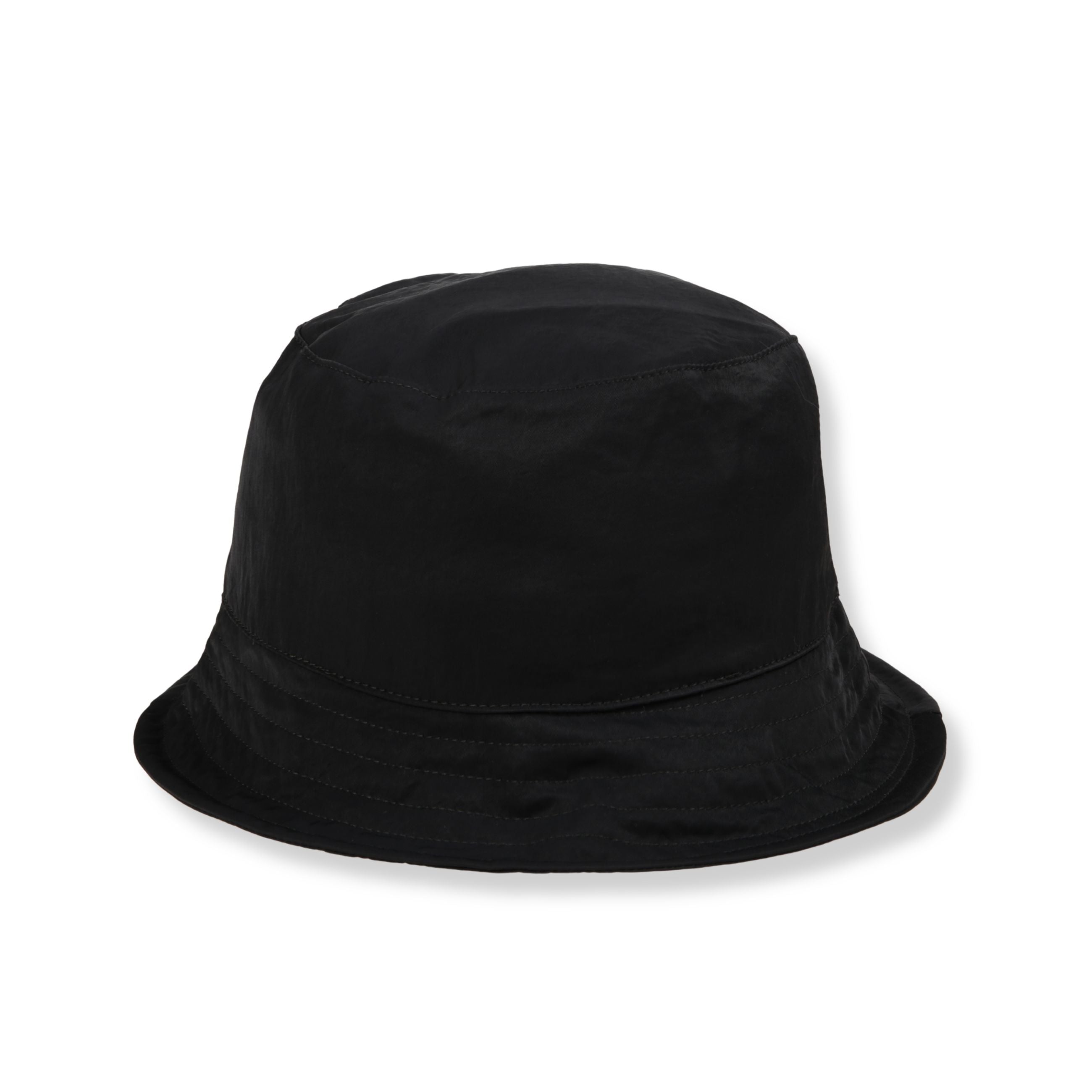 Cappello bucket ami paris. design in nylon con cuciture a vista. logo del brand sulla parte frontale.