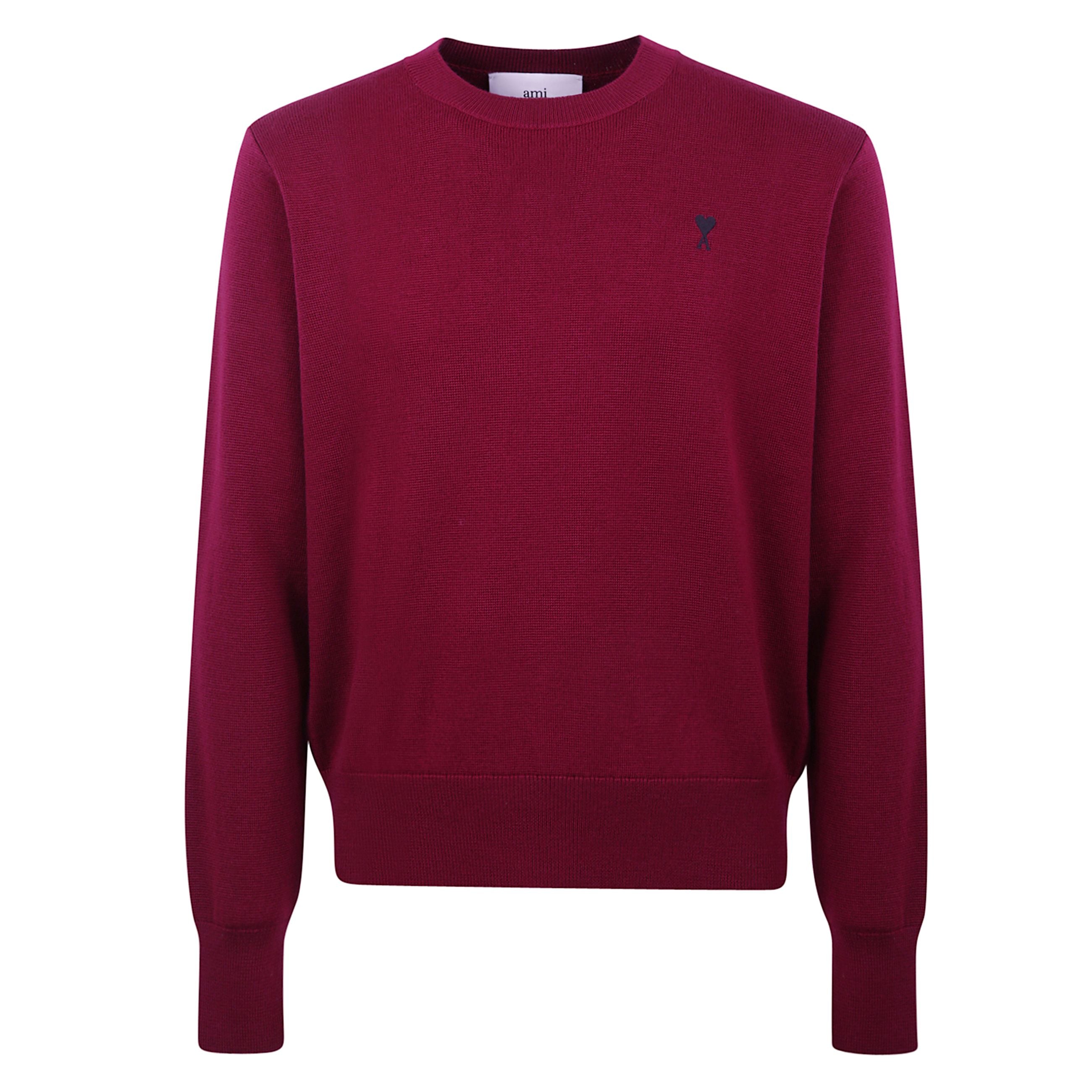 Maglione girocollo in lana, proposto in un'elegante tonalitÃ  nera. la silhouette classica Ã¨ definita da bordi a costine su polsini, collo e orlo, che donano struttura al capo. il dettaglio distintivo Ã¨ il ricamo del logo a contrasto sul petto, firma ic