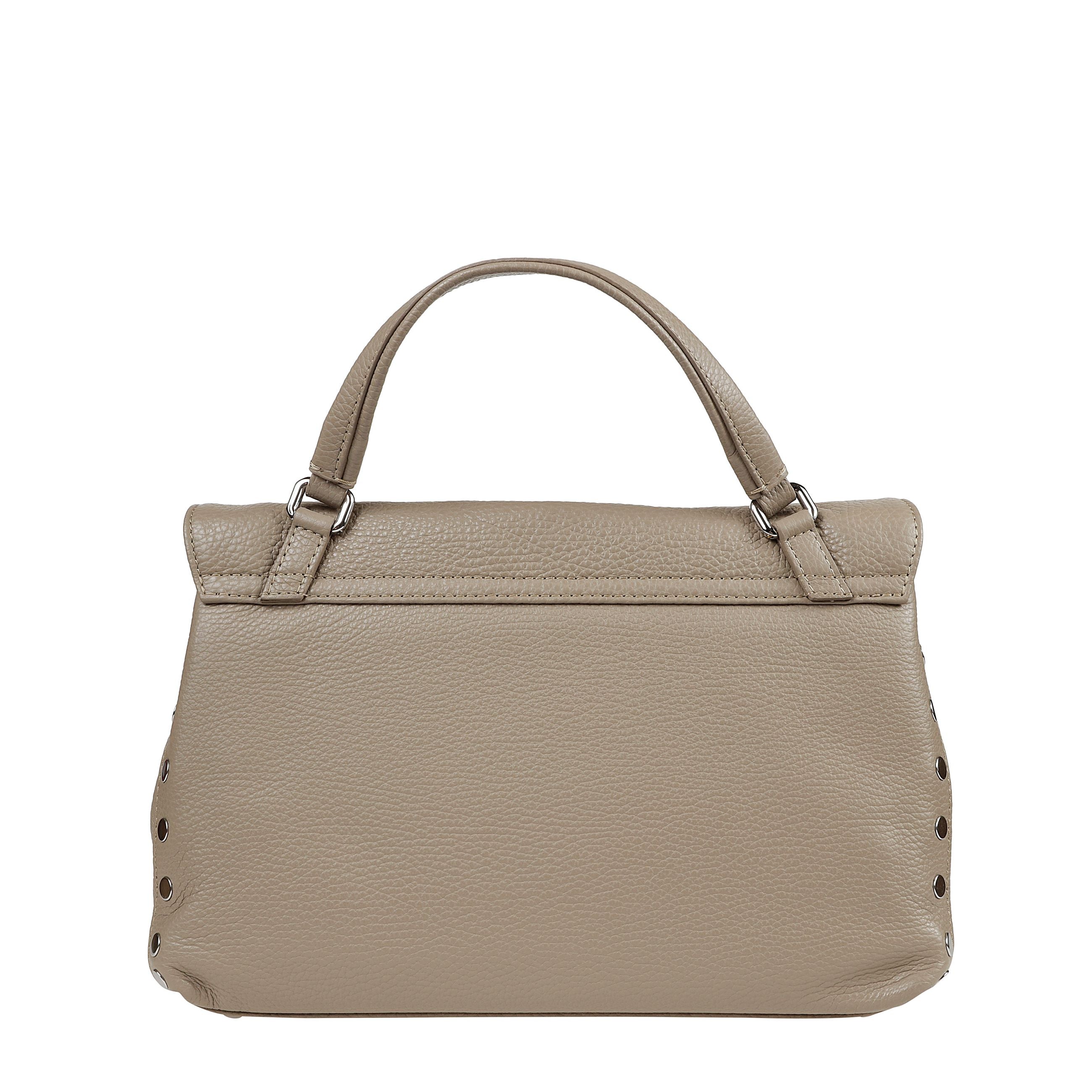 Borsa a mano in pelle con tracolla lavorata artigianalmente in pelle martellata, la borsetta Ã¨ dotata di tracolla regolabile in pelle che permette di portarla anche a spalla. il modello Ã¨ foderato internamente e completato da una comoda tasca interna.