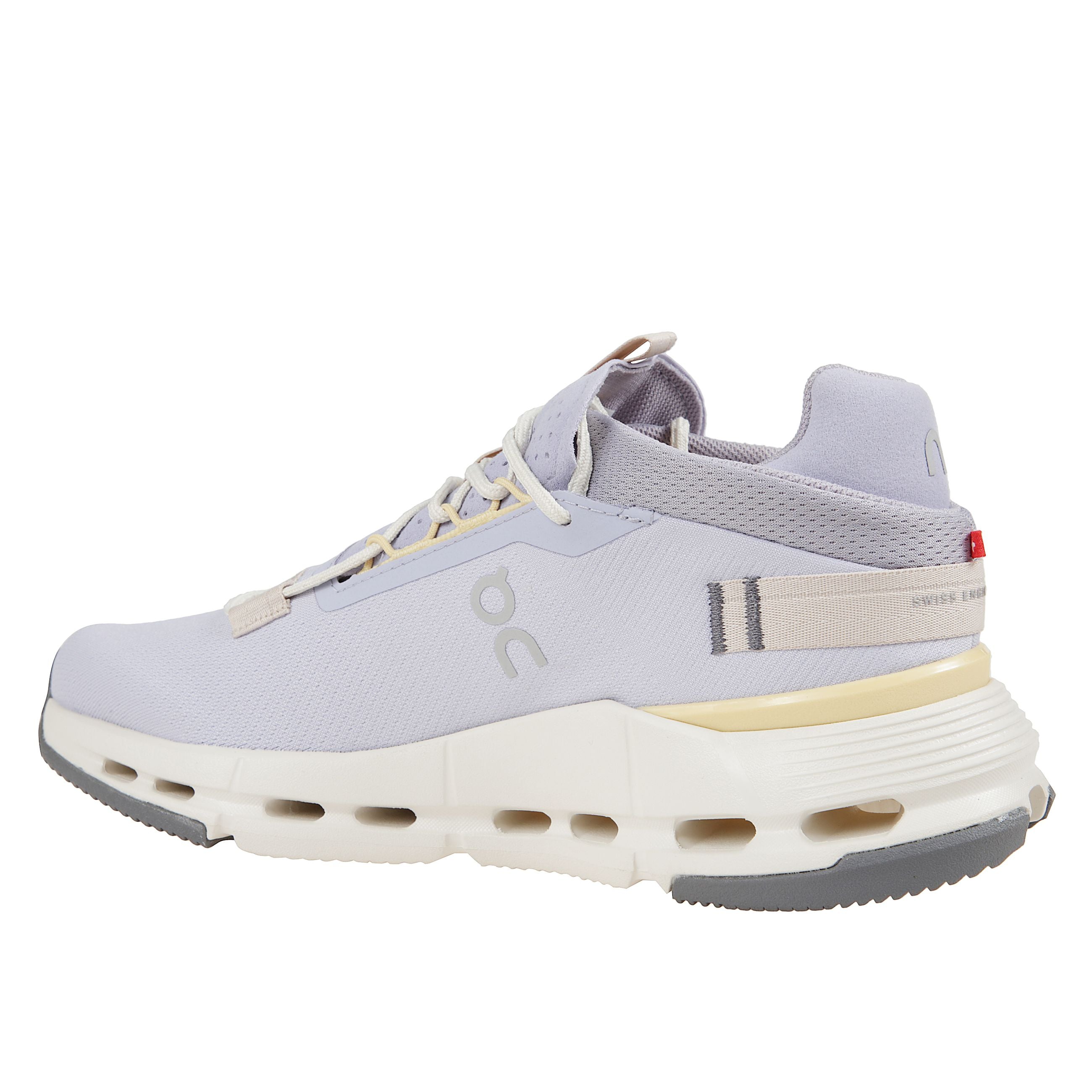 Scarpa leggera dal design originale e audace, con calzata confortevole e stabilitÃ  migliorata grazie alla speedboardÂ® e al cuscinetto nel tallone, pensata per garantire velocitÃ  e supporto ottimali.