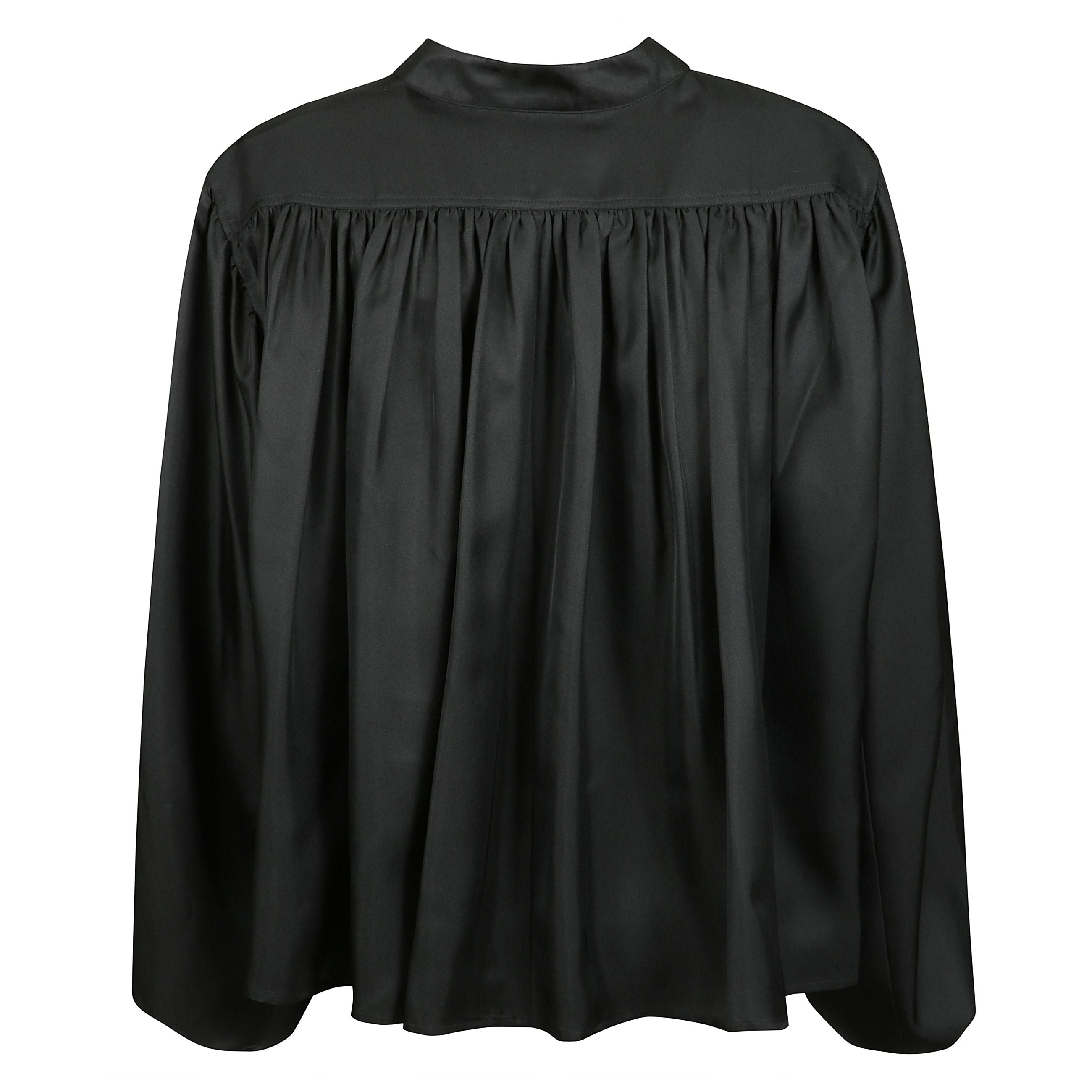 Ecco la camicetta nera di rÃ³he, realizzata in 100% seta per un look lussuoso. questo capo ha una vestibilitÃ  regolare ed Ã¨ progettato per combinare eleganza e comfort.