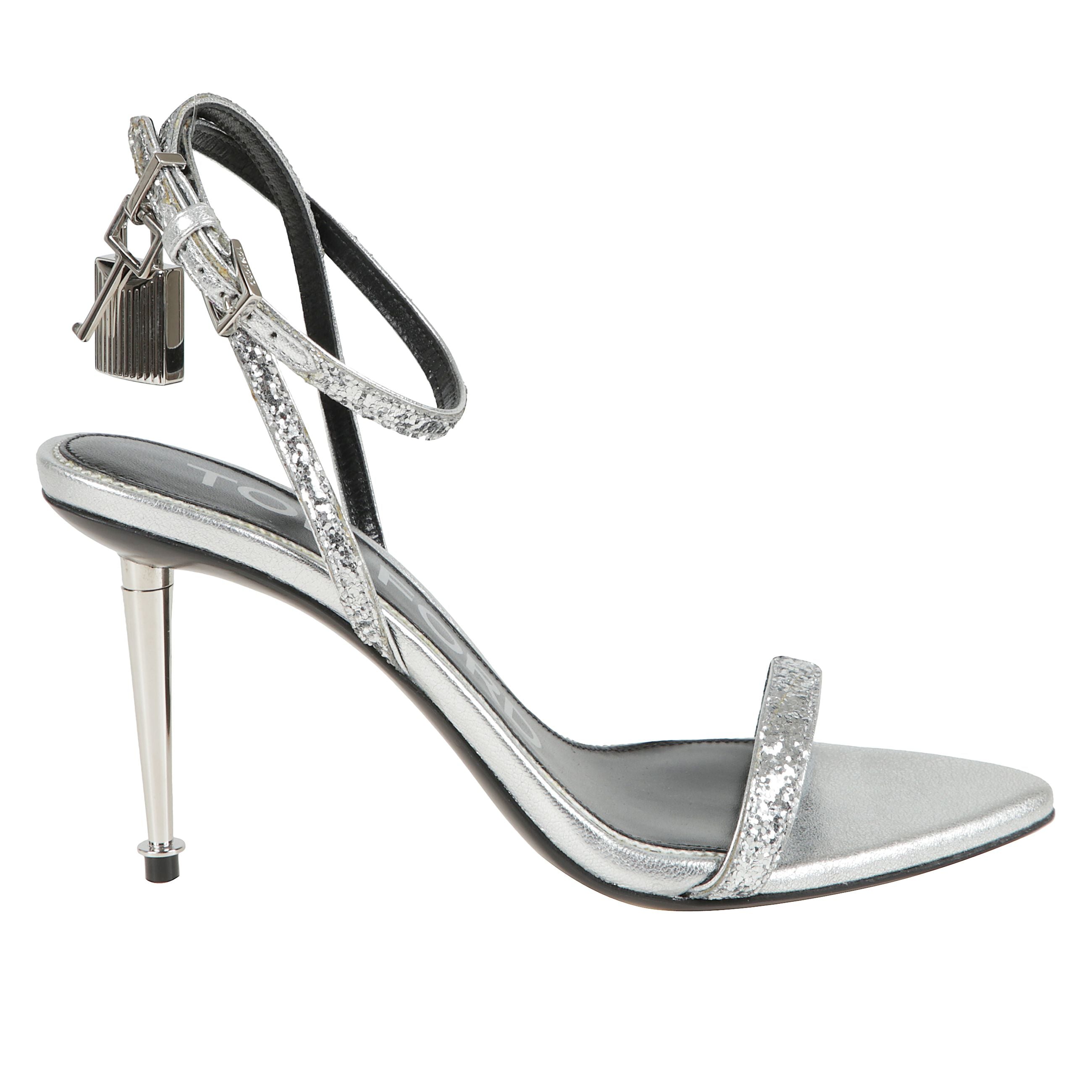 Sandalo in nappa laminato con lucchetto a punta.