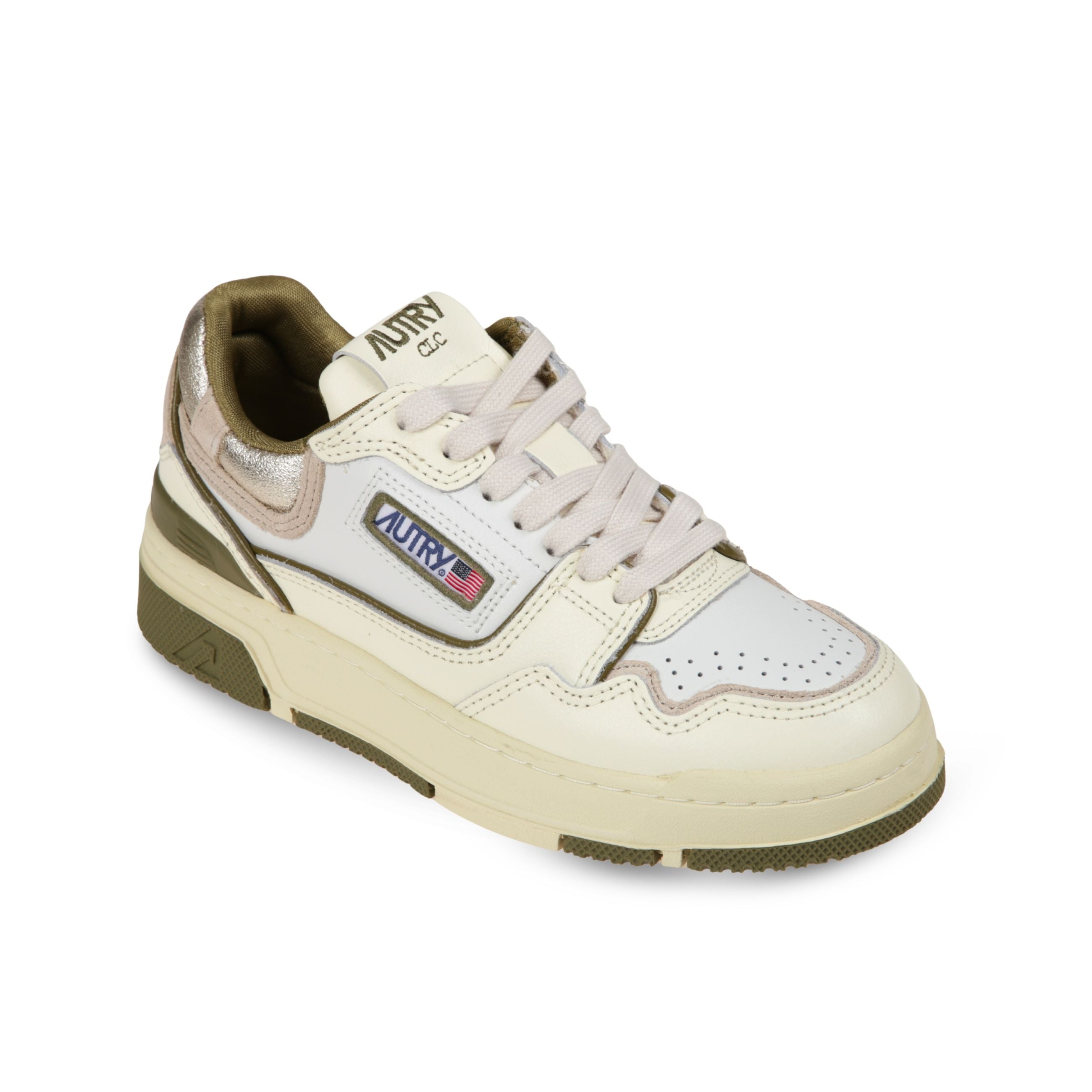 Sneakers autry "clc low". design con vari inserti in pelle e profili in verde. microfori sul davanti. talloncino in pelle metallizzata color argento.