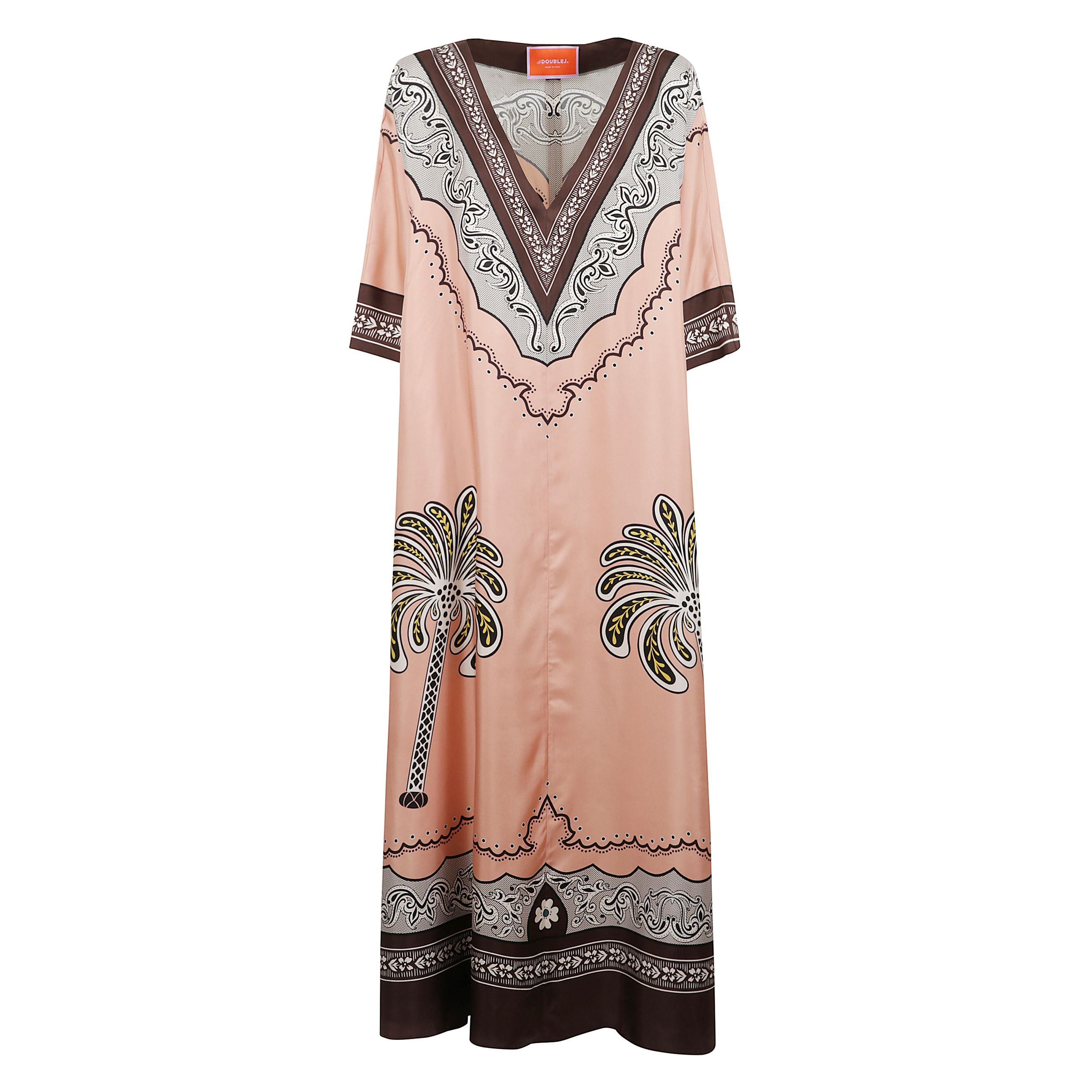 Abito muumuu di la doublej realizzato in twill di seta italiana rosa con disegno senza chiusura, stampa mirage applicata a mano e un taglio ampio.