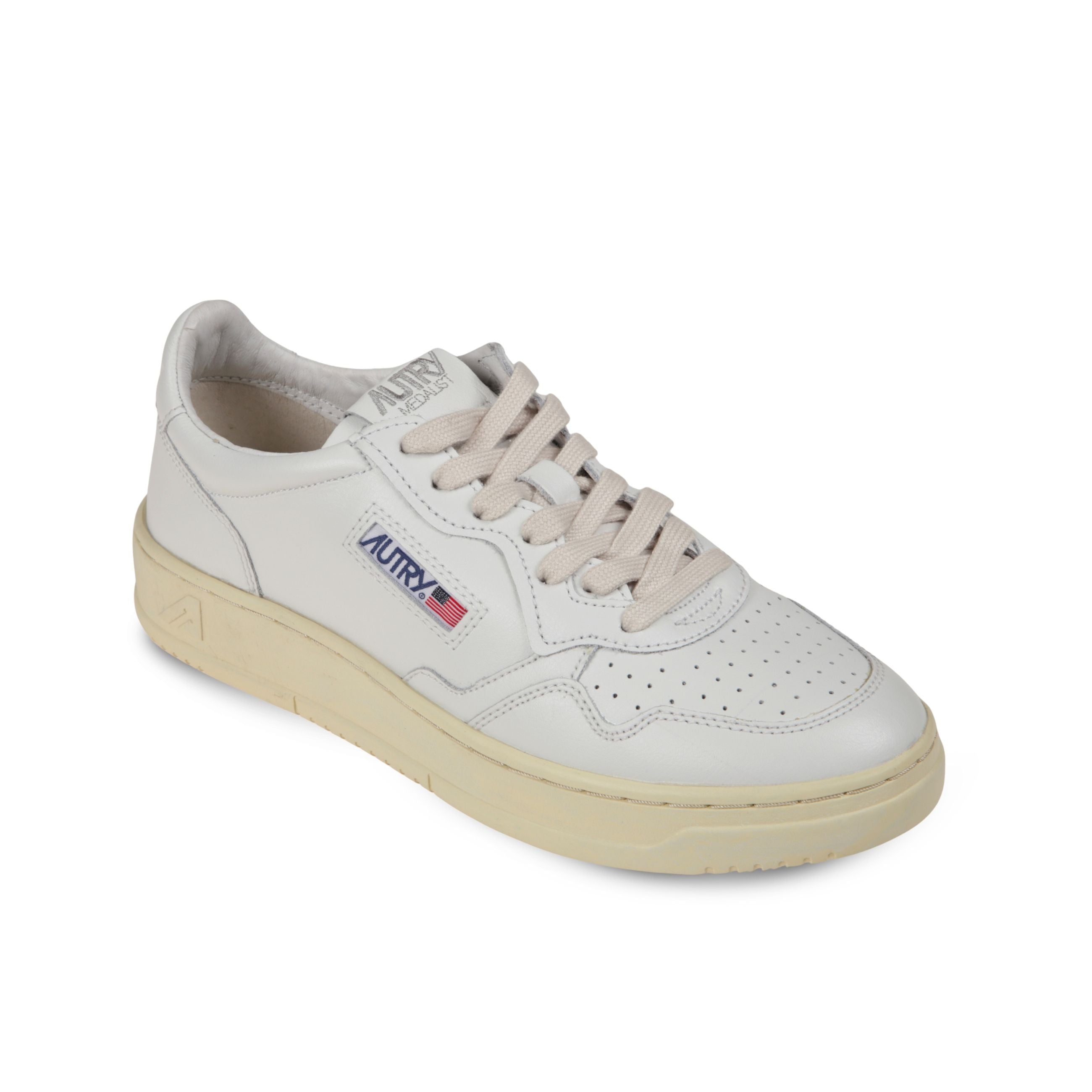 Sneakers autry medalist low. design in pelle con microfori sul davanti. talloncino in pelle tono su tono.