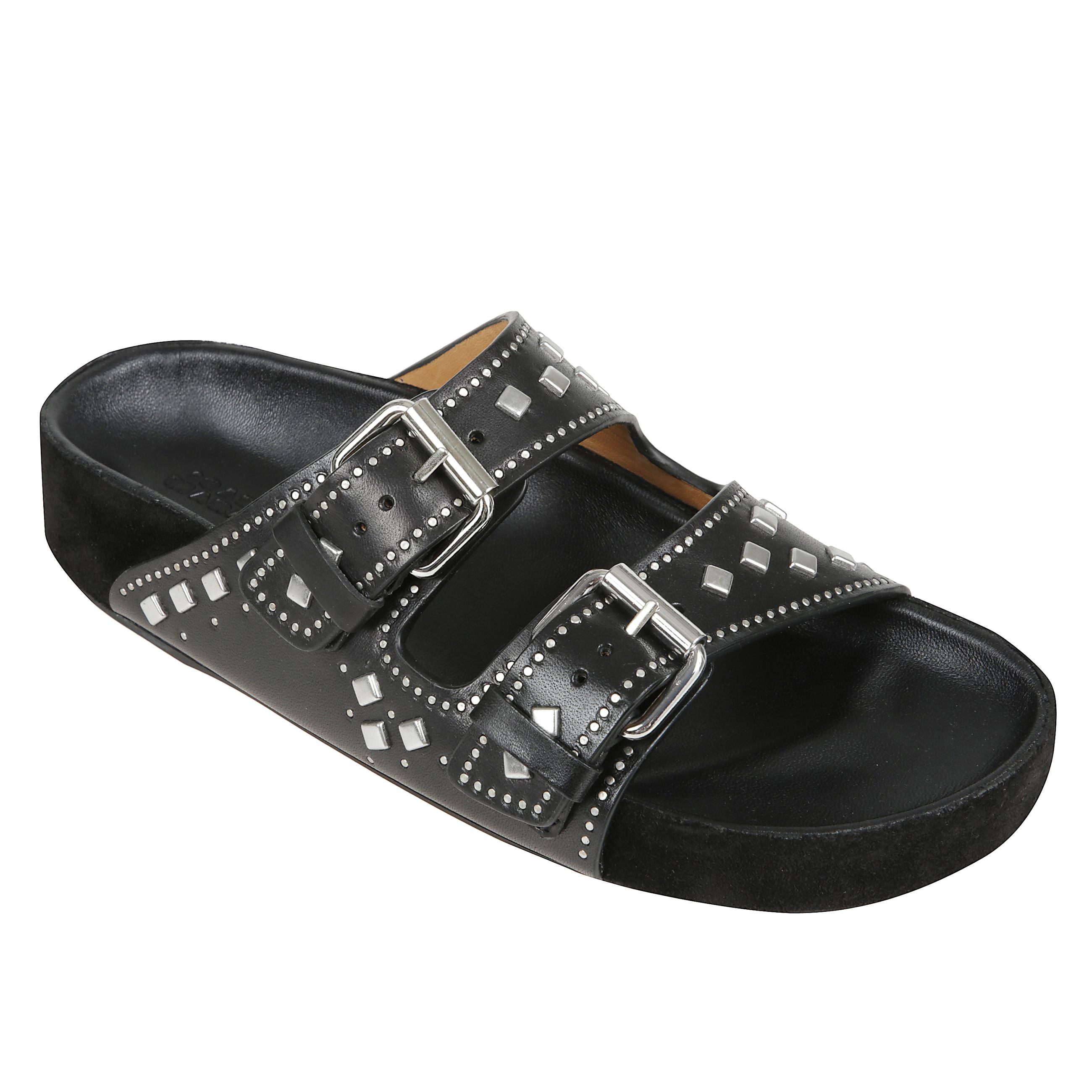 Sandali lennyo in pelle con chiusura con fibbia, dettaglio con borchie e plantare sagomato