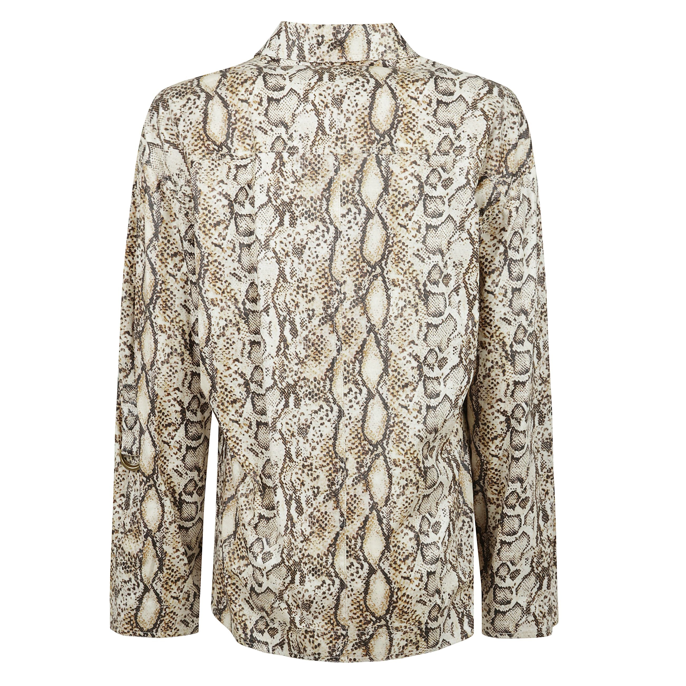 Giacca stile camicia florania  in lino spalmato con un classico colletto a camicia e maniche lunghe con dettagli a linguetta. presenta una chiusura frontale con bottoni a pressione, tasche applicate sul petto e tasche laterali a filetto impreziosite da ri