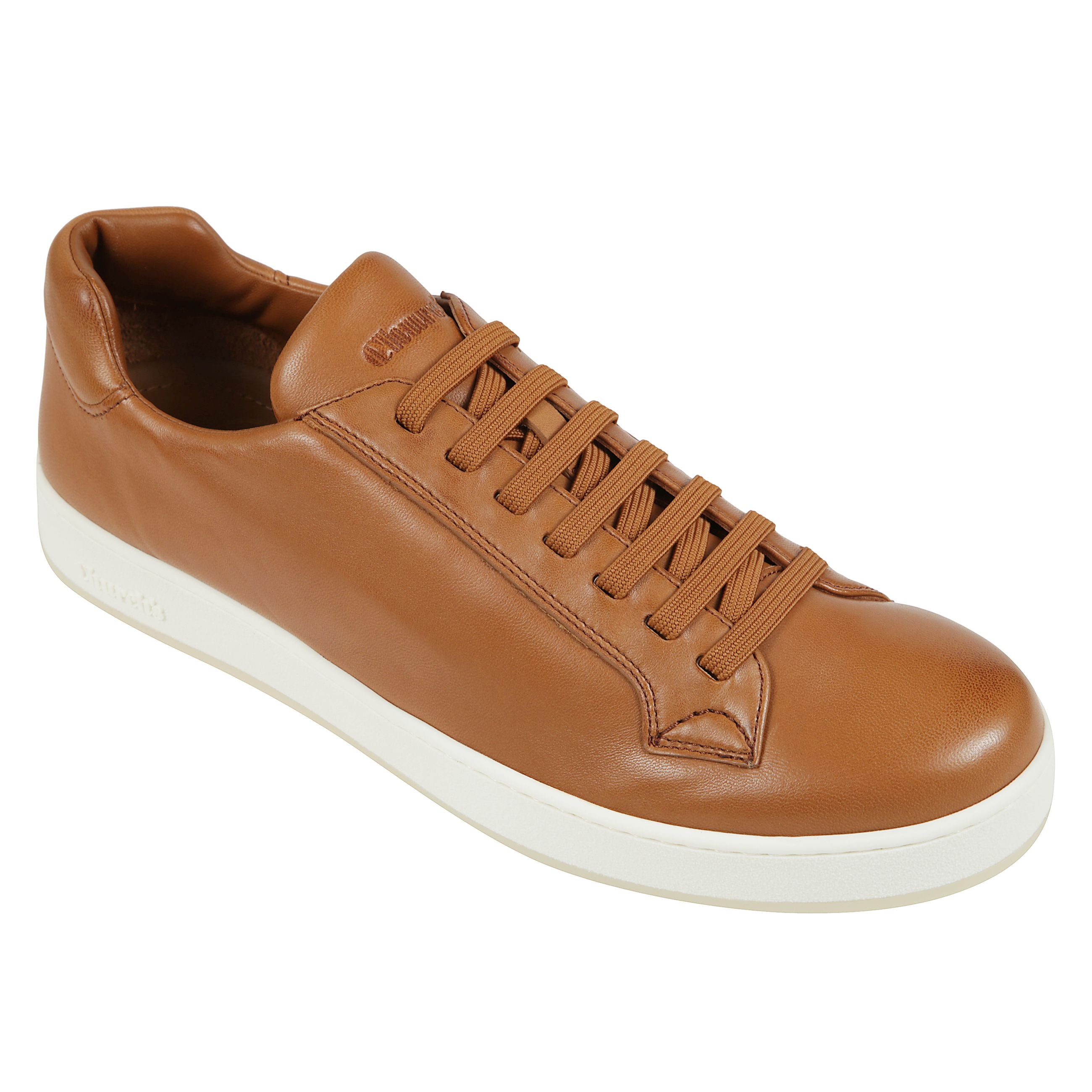 La pelle di cervo fine e ultra-morbida aggiunge un tocco di lusso alla sneaker ludlow 2, un design essenziale e raffinato con linee pulite. con occhielli nascosti in metallo per sostegno e resistenza, l'allacciatura raw-cut sottolinea il look minimal dell